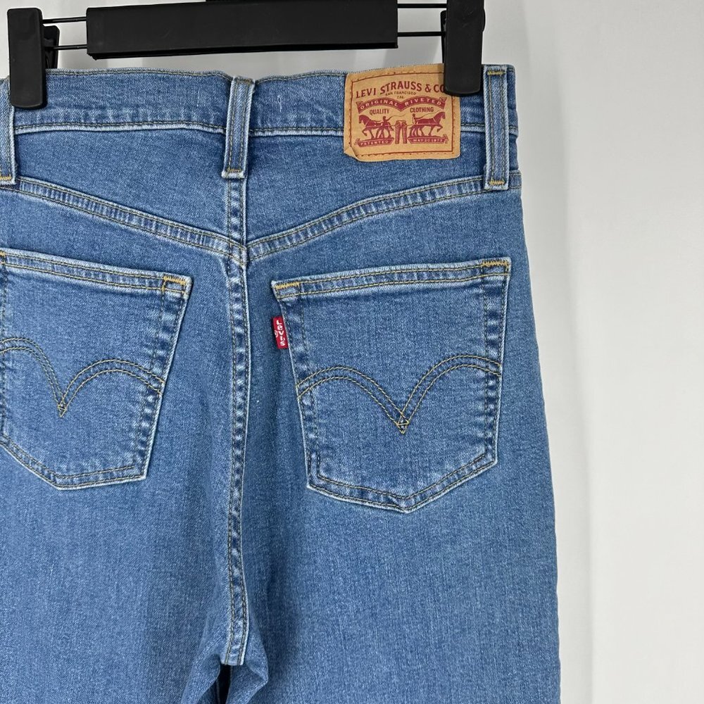 Levi's High Waisted Taper Mom Jeans Midwash Blue Size 25 - Picture 7 of 11